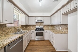 5915 Ray Dr in Pasadena, TX - Building Photo - Building Photo