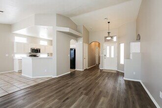 5637 Island Mist St in Las Vegas, NV - Foto de edificio - Building Photo