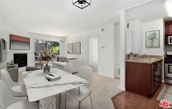 5545 Canoga Ave in Los Angeles, CA - Building Photo - Building Photo