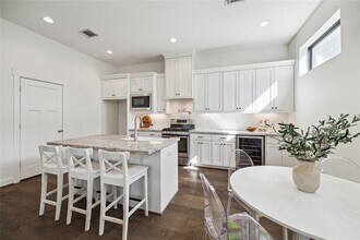 5903 Petty St in Houston, TX - Building Photo - Building Photo