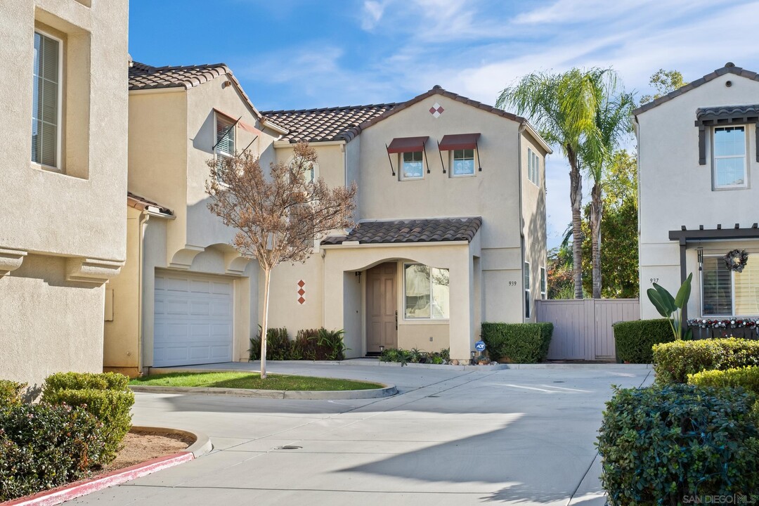 939 Teatro Cir in El Cajon, CA - Building Photo