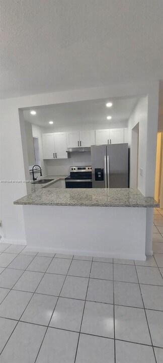 3033 NW 43rd Ave in Lauderdale Lakes, FL - Building Photo