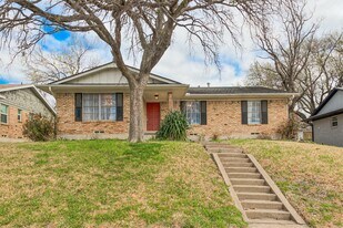 8925 Stanwood Dr in Richardson, TX - Building Photo