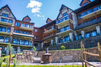 Le Viking Resort & Marina in Ste-marguerite-du-lac-masson, QC - Building Photo - Building Photo