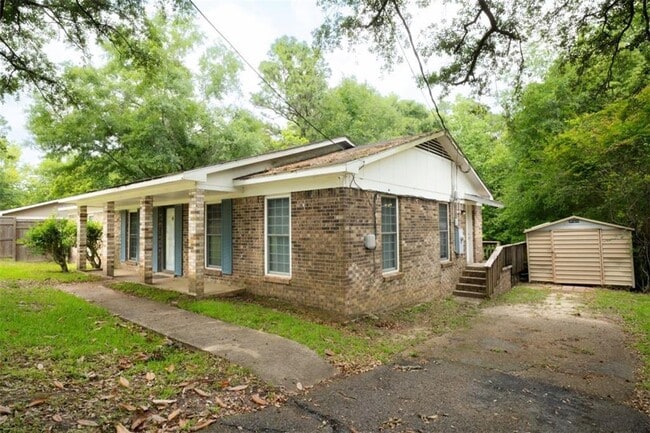 5400 Larchmont Dr in Mobile, AL - Building Photo - Building Photo