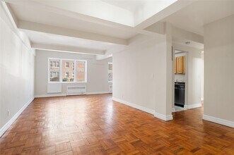 3 Sadore Ln in Yonkers, NY - Building Photo - Building Photo