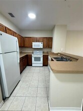 8112 Claire Ann Dr, Unit 207 in Orlando, FL - Foto de edificio - Building Photo