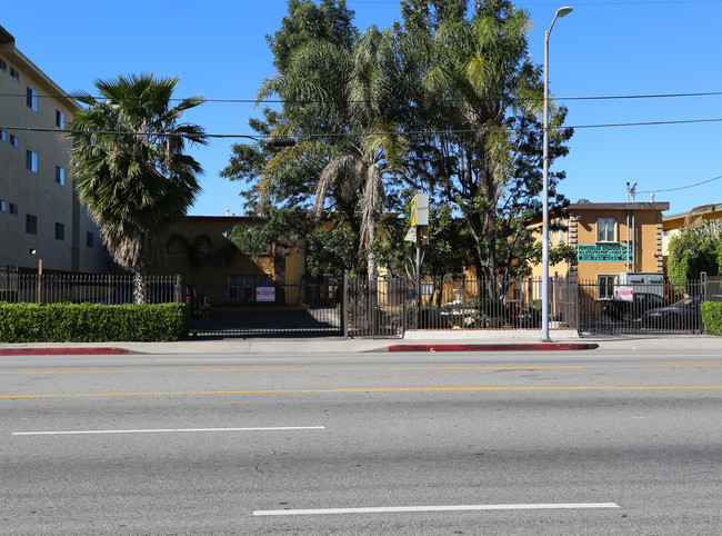 Fountain Apartments in Van Nuys, CA - Building Photo - Building Photo