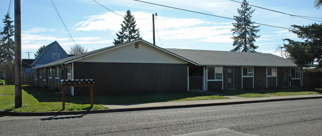 1200-1208 Madison St SE in Albany, OR - Building Photo - Building Photo