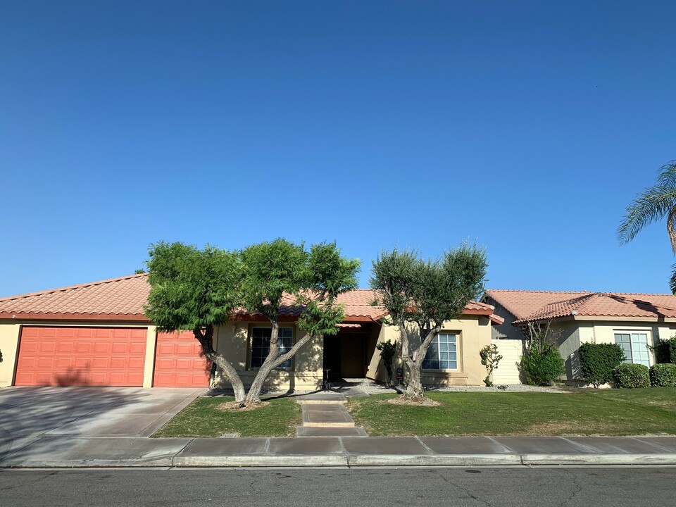 44240 Camino Lavanda in La Quinta, CA - Building Photo