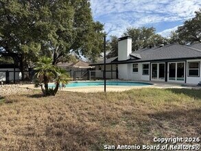 421 Candleglo Dr in San Antonio, TX - Foto de edificio - Building Photo