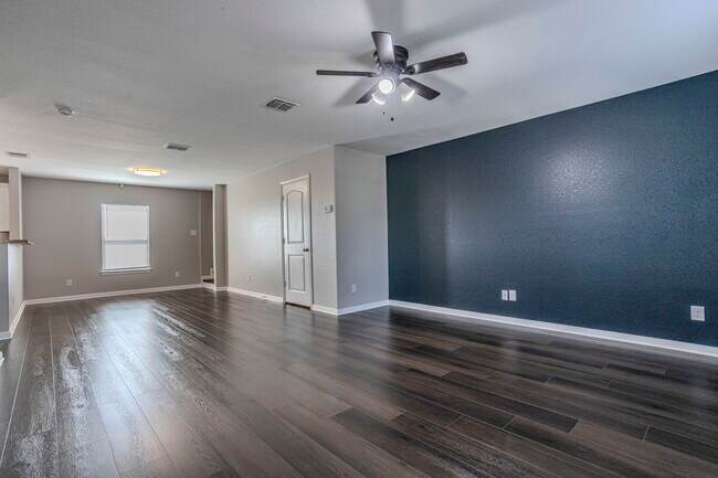 6742 Sabinal in San Antonio, TX - Building Photo - Building Photo