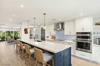 1060 6th St S in Naples, FL - Building Photo - Building Photo