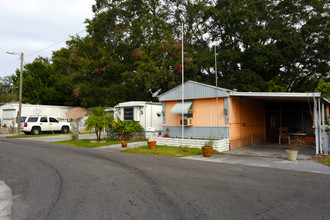 Tangerine Mobile Home Park in St. Petersburg, FL - Foto de edificio - Building Photo