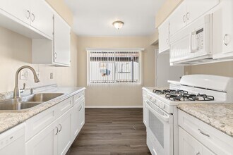 811 Gardenia Ave in Long Beach, CA - Building Photo - Building Photo
