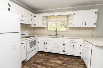 730 Roberta Dr in Rossville, GA - Building Photo - Building Photo