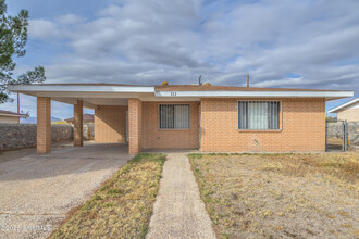 112 Romero Dr in Las Cruces, NM - Foto de edificio - Building Photo