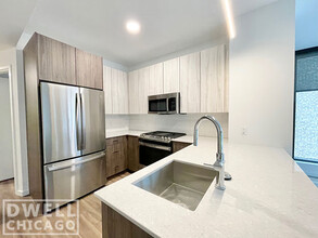 1111 W Lake St, Unit 2 in Chicago, IL - Building Photo - Building Photo