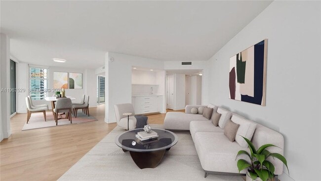 555 NE 34th St, Unit 201 in Miami, FL - Building Photo - Building Photo