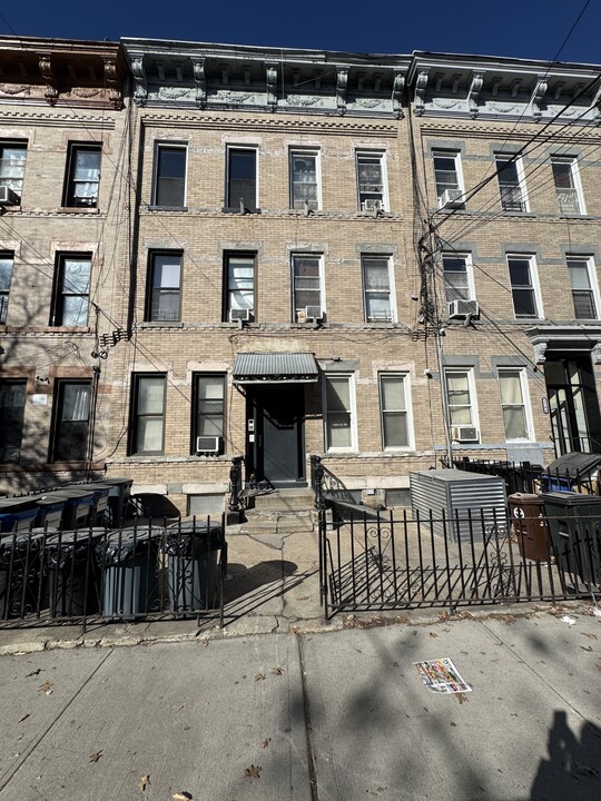 1707 Stanhope St in Ridgewood, NY - Building Photo