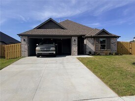 1116 Maclaren Ave in Lowell, AR - Building Photo