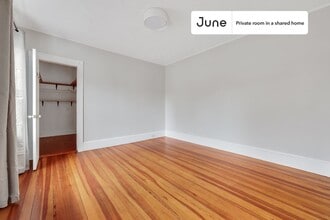 Private bedroom in 3 bed/1 bath Home in Boston, MA - Building Photo - Building Photo