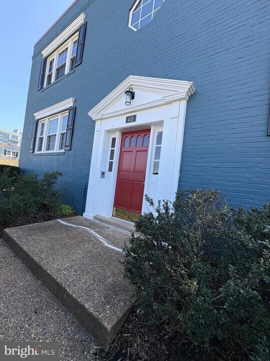 418 Bashford Ln in Alexandria, VA - Building Photo