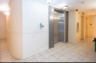 7923 Westover Ch in Cote-St-Luc, QC - Building Photo - Building Photo