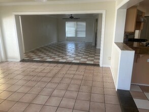 6416 Lake Sunrise Dr in Apollo Beach, FL - Building Photo - Building Photo