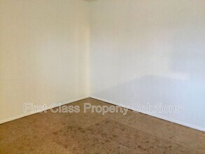 1104 N Carol Ln in Oklahoma City, OK - Building Photo - Building Photo
