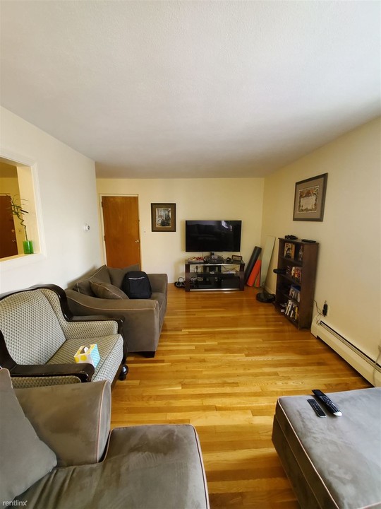 133 Heath St-Unit -Apt 15 in Somerville, MA - Building Photo