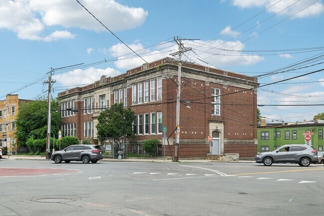 48 Washington Ave in Chelsea, MA - Foto de edificio - Building Photo