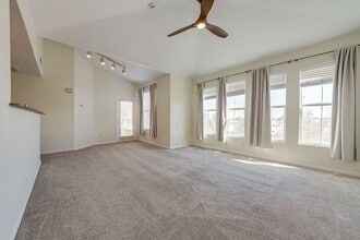 9975 Peace Way in Las Vegas, NV - Foto de edificio - Building Photo