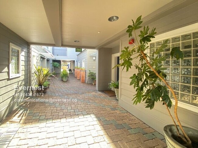 1528 Brunswig Ln in Emeryville, CA - Building Photo - Building Photo