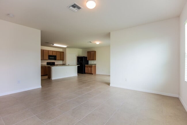 4413 SW 15th Ave in Cape Coral, FL - Foto de edificio - Building Photo