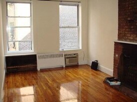 560 Hudson St, Unit 4 in New York, NY - Building Photo