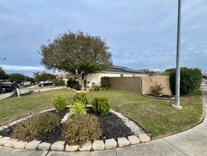 6947 Lunar Way in Converse, TX - Building Photo - Building Photo