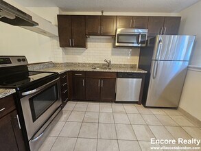 150 North Beacon St, Unit 150 North Beacon Street in Boston, MA - Building Photo - Building Photo