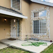 5004 Hidden Meadow Way in Antelope, CA - Foto de edificio - Building Photo