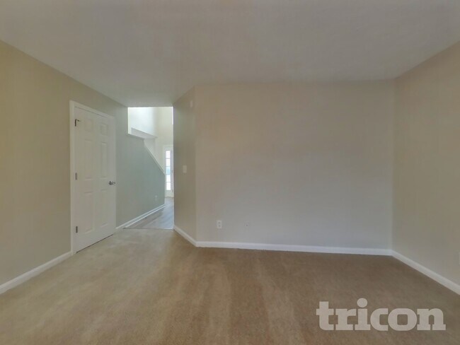 1008 Carriage Trace Cir in Stone Mountain, GA - Building Photo - Building Photo