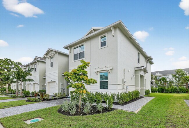 311 SE Crossoak Ln in Port St. Lucie, FL - Building Photo - Building Photo