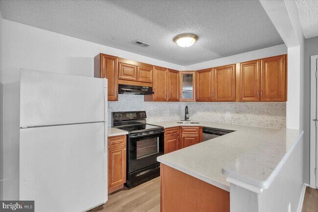 5512B Aberdeen Dr in Mount Laurel, NJ - Building Photo - Building Photo