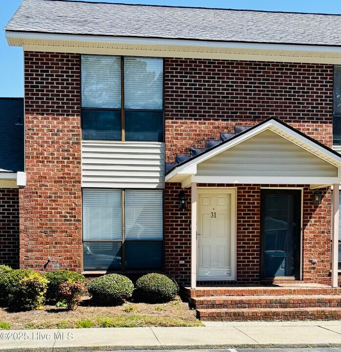 31 Upton Ct Dr in Greenville, NC - Building Photo