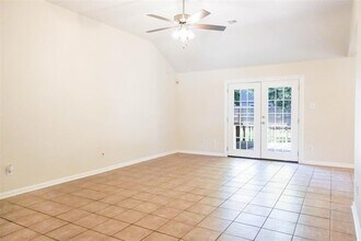 18389 Ten Oaks Ct in Porter, TX - Foto de edificio - Building Photo