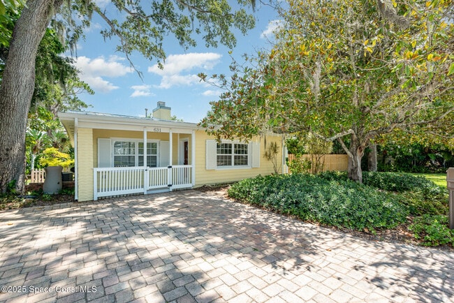 631 Young St in Melbourne, FL - Foto de edificio - Building Photo