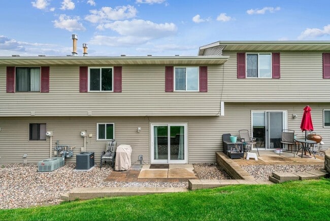 3252 Dodd Ln in Eagan, MN - Building Photo - Building Photo