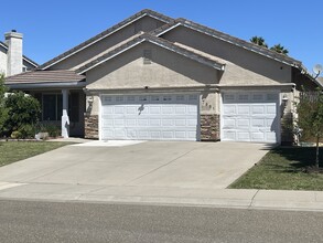 7951 Marla Way in Elk Grove, CA - Building Photo - Building Photo