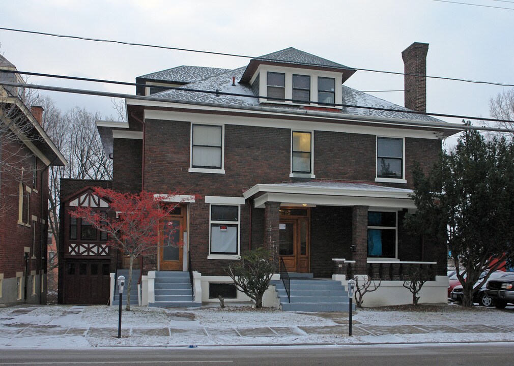 97 W McMillan St in Cincinnati, OH - Building Photo