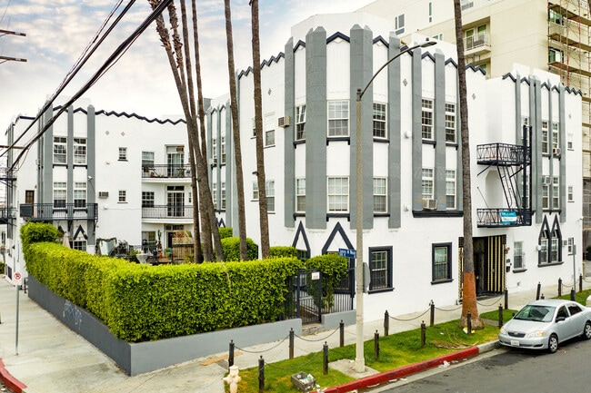 Bright & Inviting 1-Bedroom Apartment in Los Angeles, CA - Foto de edificio - Building Photo