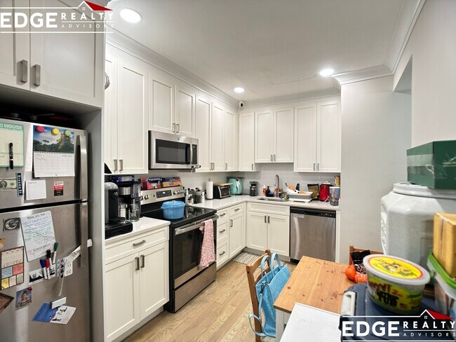 29 Linden St, Unit 1 in Boston, MA - Foto de edificio - Building Photo
